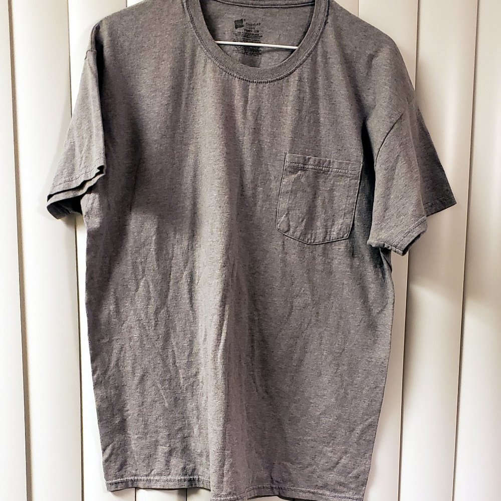 HANES - SIZE L - MENS COMFORT FIT T-SHIRT W/FRONT POCKET